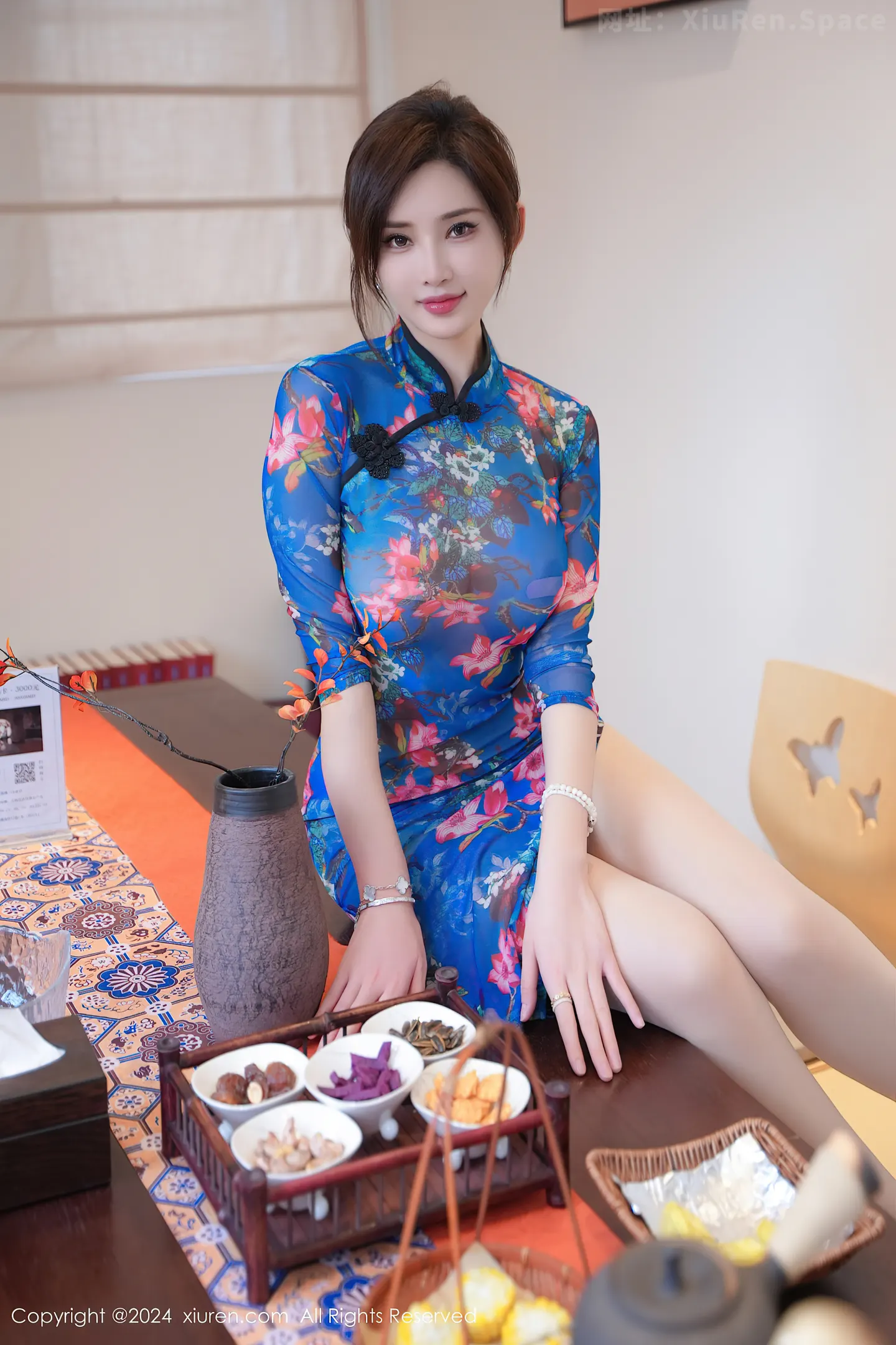 图片[5]-[XiuRen秀人网]VOL.8127 女神Carol周妍希X性感蓝色旗袍配超薄肉丝秀丰满身材诱惑写真72P-秀人网官方网站